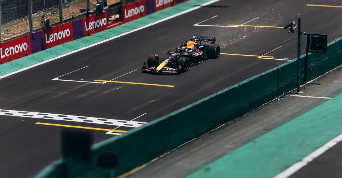 Les Rituels Mystérieux des Légendes de la F1 Révélés