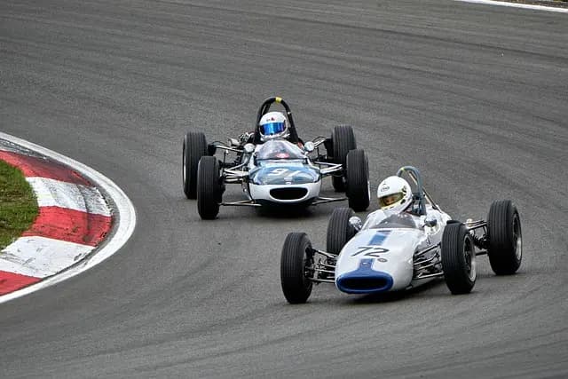 Les Rituels Mystérieux des Légendes de la F1 : Secrets Révélés