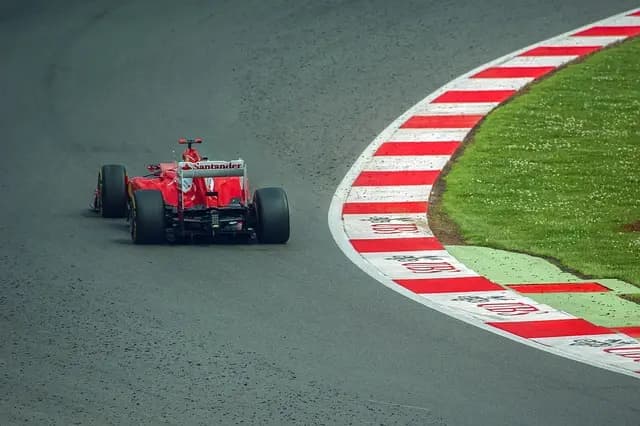 Les Rituels Étonnants des Légendes de la F1 à Découvrir